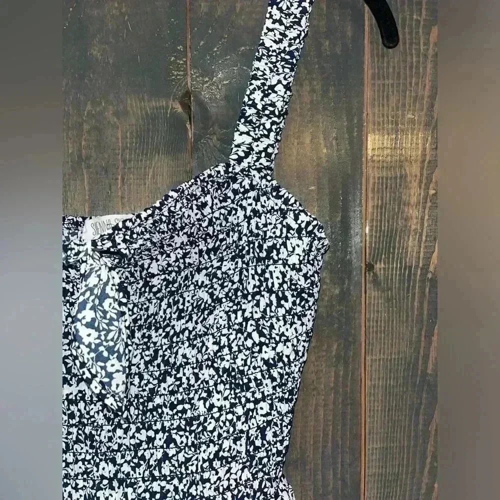 Sienna Sky Black & White Floral Print Smocked Crop Top Tank Size L A32 - Picture 4 of 4